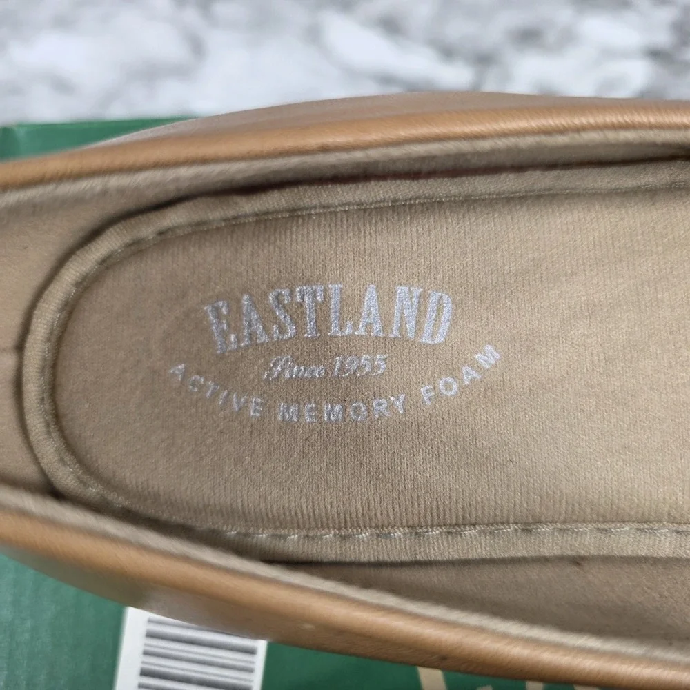 Eastland Womens Gia Size 8W Memory Foam In Wheat Color New In Box